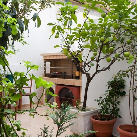 Psyri Neoclassical House With Yard Athena Bagian luar foto