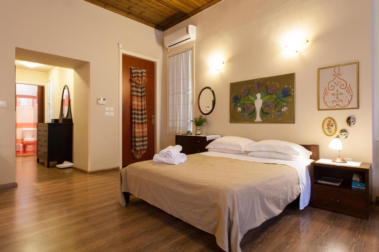 Psyri Neoclassical House With Yard Athena Bagian luar foto