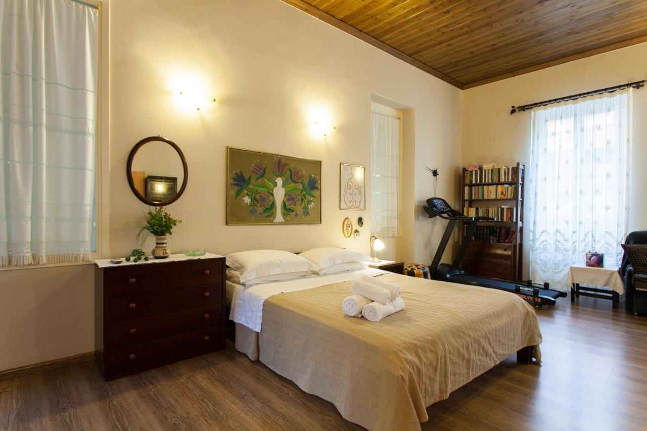 Psyri Neoclassical House With Yard Athena Bagian luar foto